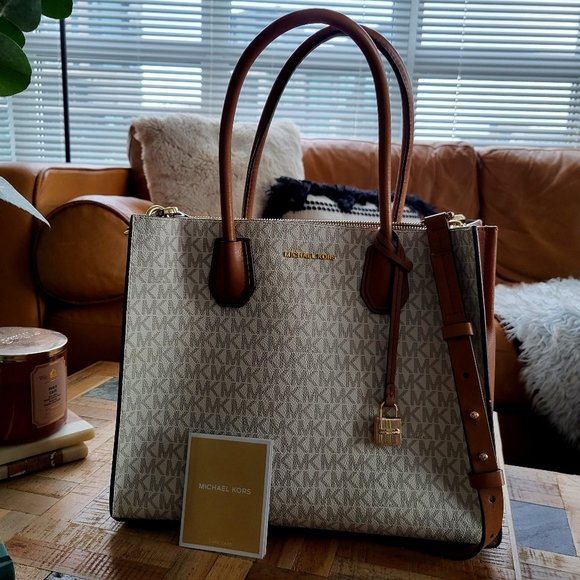 Timeless Michael Kors Monogram White and Brown Leather Tote Crossbody Bag - Picture 2 of 11